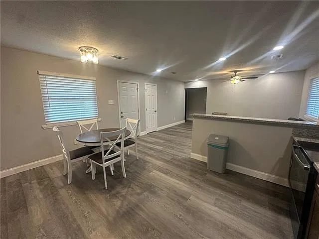 3 bed, 1.0 bath, 1375 sqft, $1,400 — Photo 4