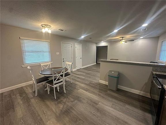 4th image of 501 Camelia Ave