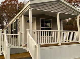 14 Hemlock Rd, Glocester, RI 02814