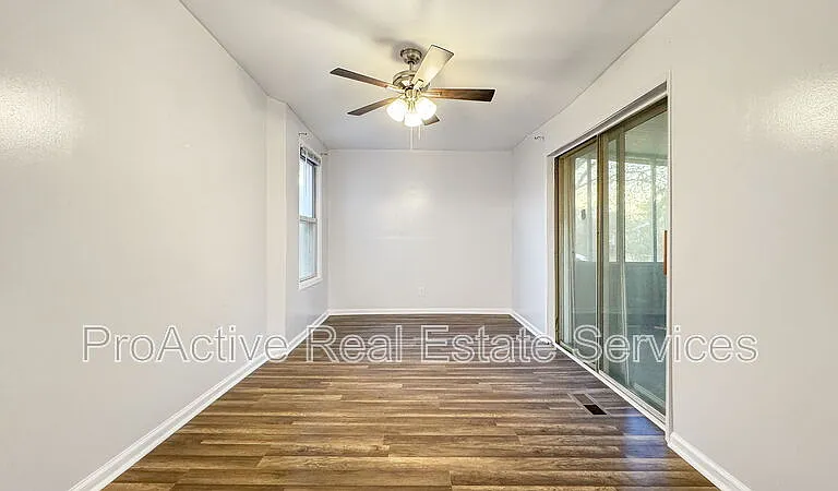 2728 E Virginia Beach Blvd — Photo 13