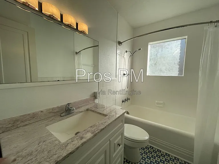 4000 Hawthorne Ave #4 — Photo 9