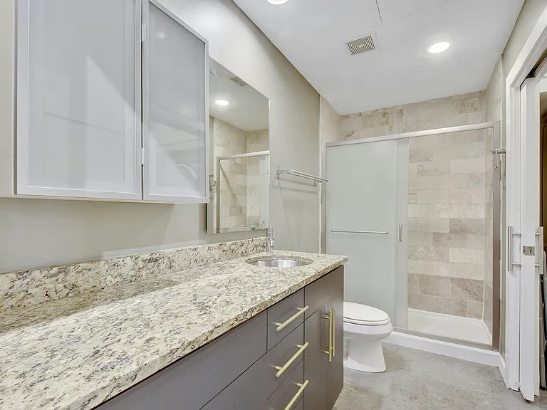 2124 E 6th St #202 — Photo 20