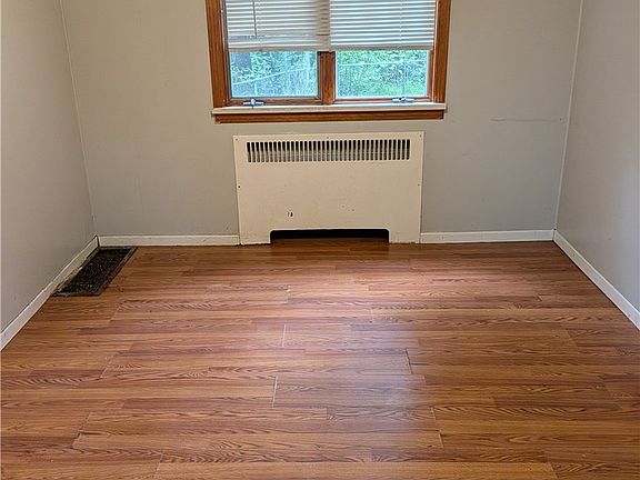 4th image of 733 East Dr