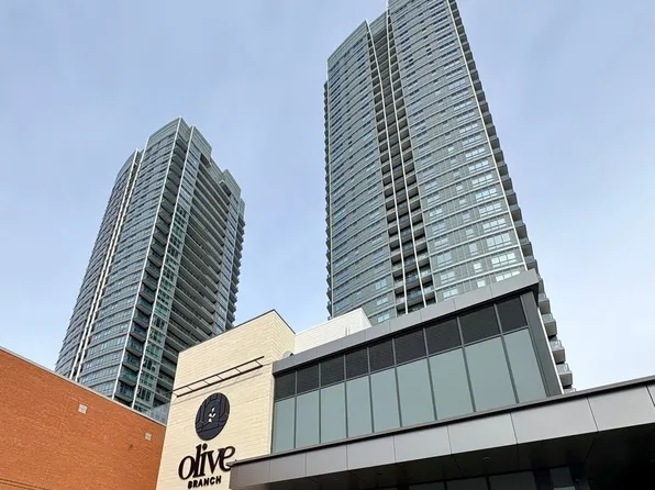 30 Upper Mall Way, Vaughan, ON