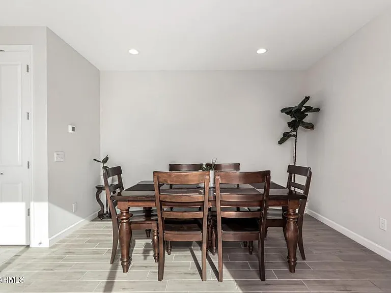 1906 E Robb Ln — Photo 7