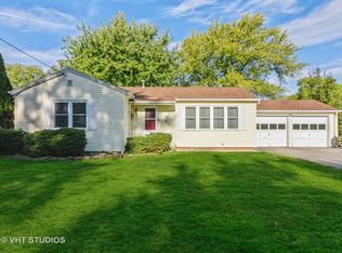818 Division St, Woodstock, IL 60098