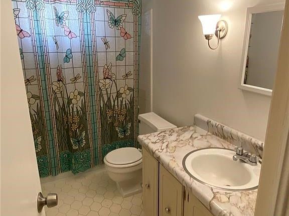 3rd image of 209 Sandra Lee Dr