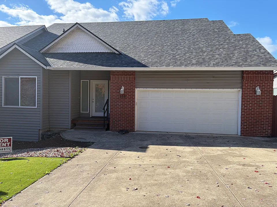 351 NW Meadows Dr