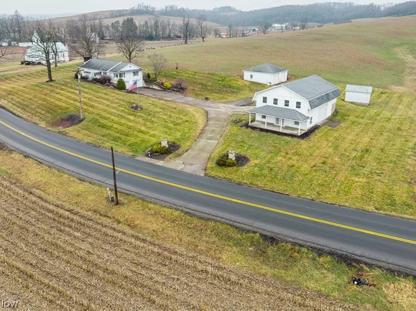 3967 Crooked Run Rd NW, New Philadelphia, OH 44663