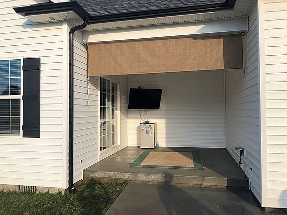 3rd image of 7142 Seagraves Ct