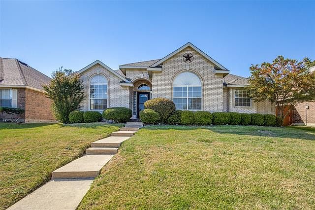 1st image of 921 Parkwood Trl
