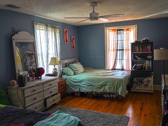 5th image of 1005 Denny Rd