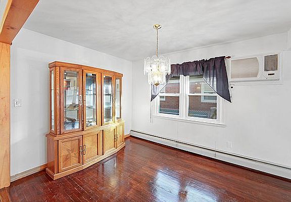 5th image of 1585 E 53rd St Floor 1