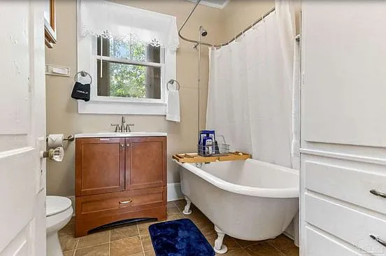 211 S Navy Blvd — Photo 4