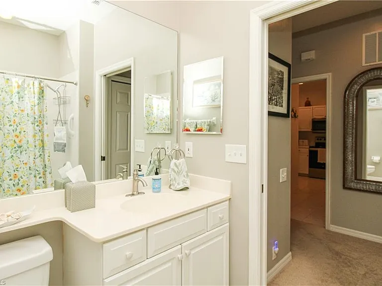 8217 Parkstone Pl #102 — Photo 32