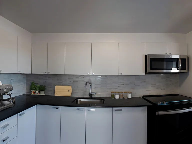 30 Hillsboro Ave — Photo 12