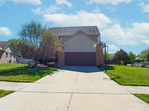 29008 Pinehurst Dr, Chesterfield, MI 48051