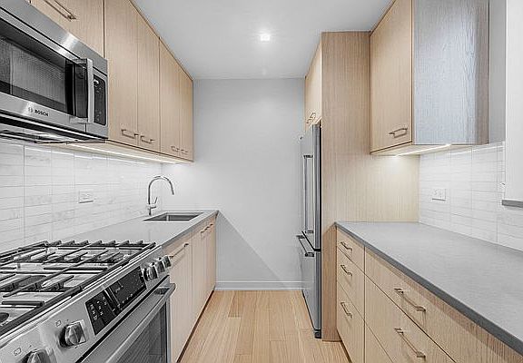 5th image of 1 Columbus Pl APT S30g