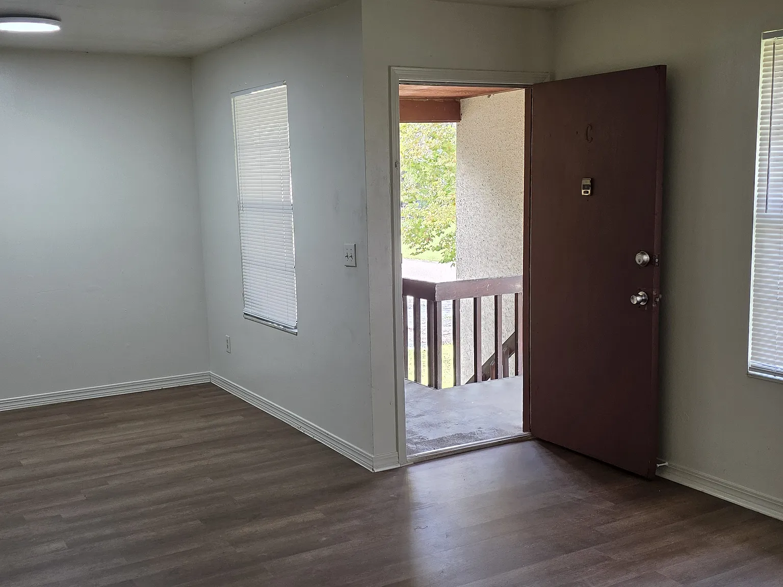 2 bed, 1.5 bath, 1000 sqft, $1,100 — Photo 3