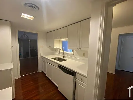 568 E Avenue J #B — Photo 8