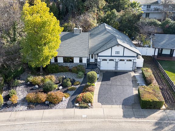 3rd image of 1675 Lakeside Dr