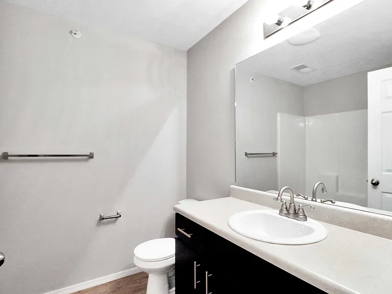Golden Pond Apartments — Photo 20
