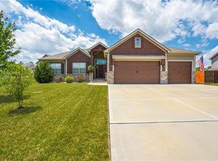 806 N Whispering Hills Dr, Lone Jack, MO 64070