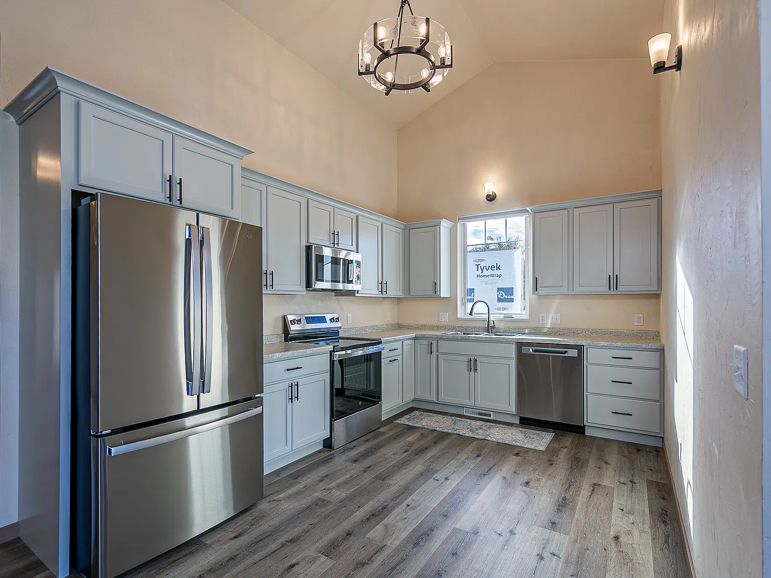 4 bed, 2500 sqft, $2,850 — Photo 4