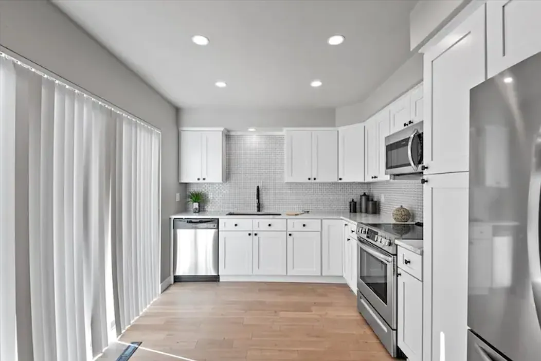 3 bed, 2.5 bath, 2181 sqft, $3,800 — Photo 4