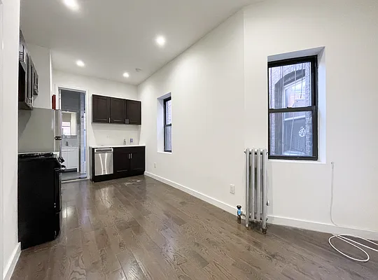 Rented by Kahen Properties | media 18