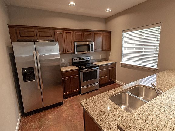 2nd image of 1413 Paris Rd #101