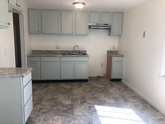3rd image of 5617 Stanford Ave