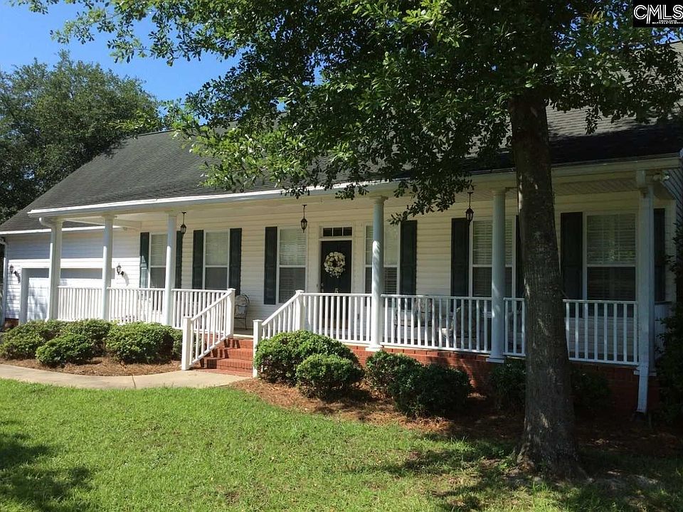 Large front porch overlooks private yard.