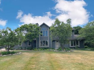 N74W28101 Schmidt Ln, Hartland, WI 53029