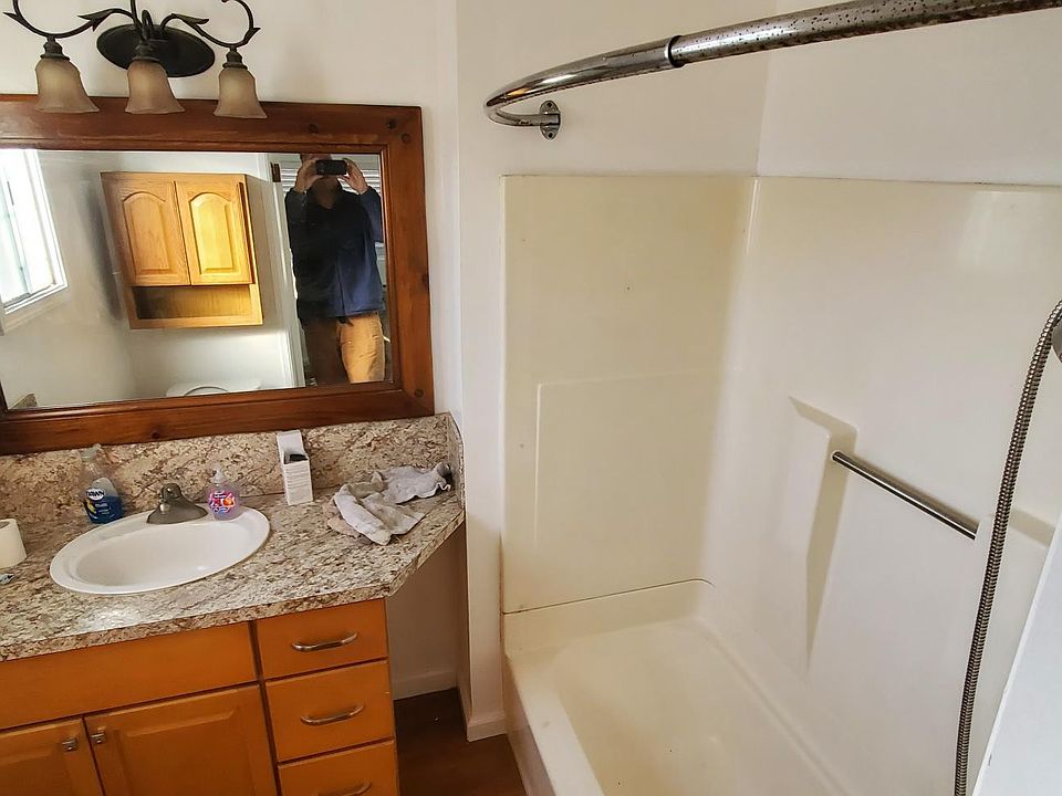 2nd image of 419 E 19th St