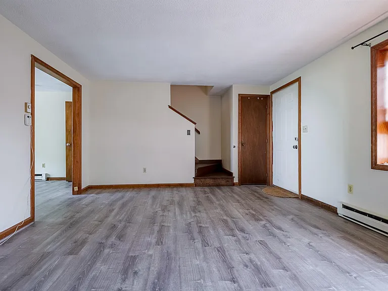 38 Stonegate Ln — Photo 2