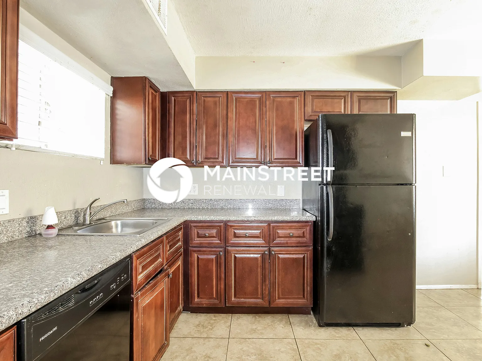 5353 N 61st Ave — Photo 3