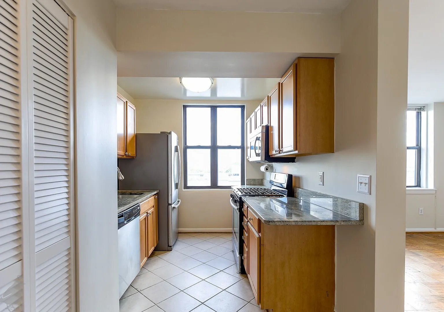 Perfect Petworth Pad with Parking! — Photo 4