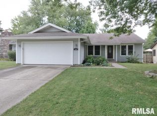 104 Westbrook Dr, Springfield, IL 62702