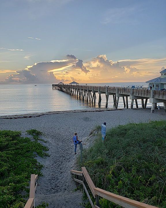 Juno  fishing pier and beach