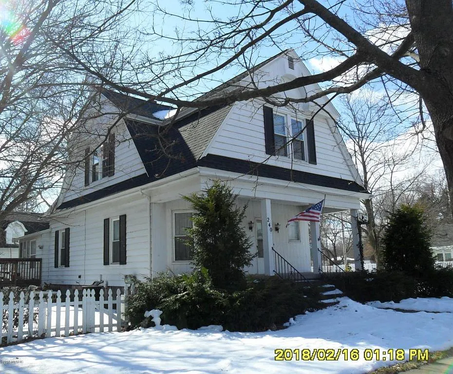 240 W Madison St photo 1