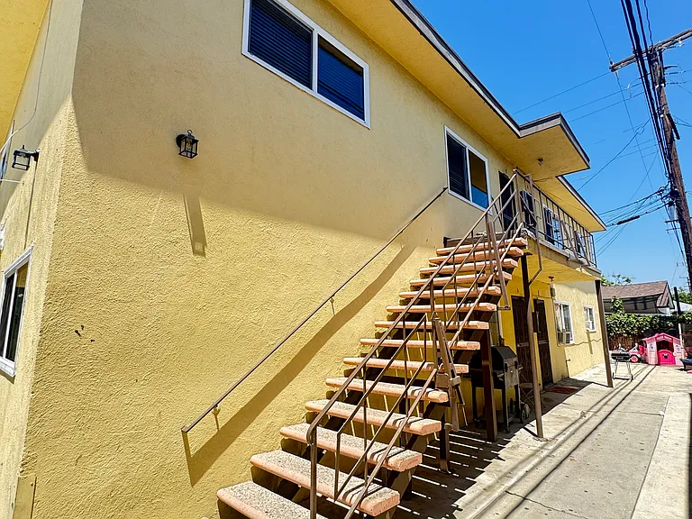 8180 California Ave #D — Photo 2