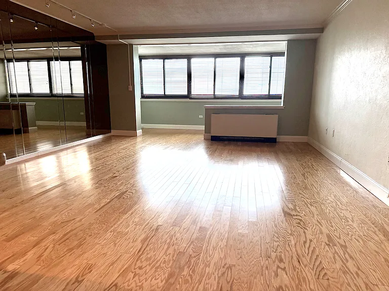 9 Hawthorne Pl #7J — Photo 4