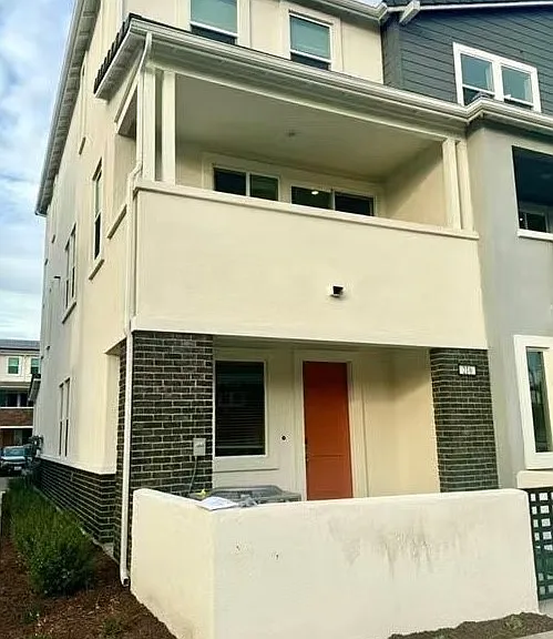 216 Lockhart Way — Photo 1