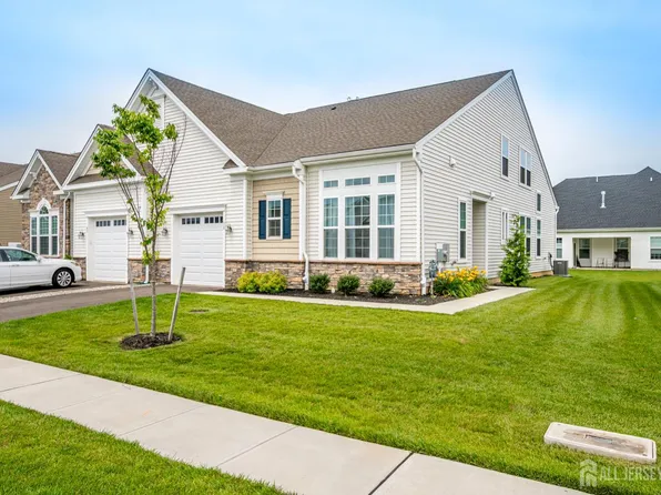 38 Basie Ct, Monroe Township, NJ 08831