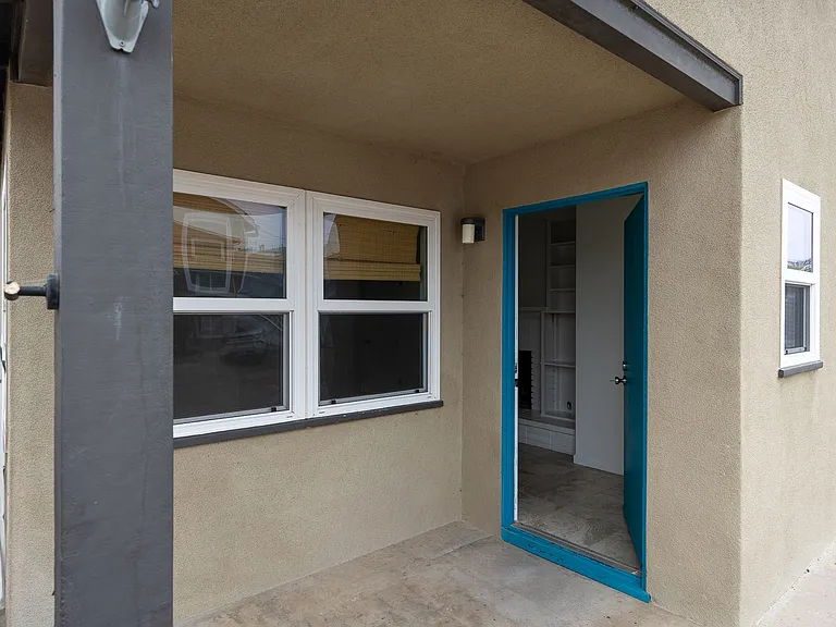 136 Oxnard Ave — Photo 28
