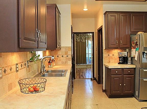 3rd image of 3929 Malton Dr