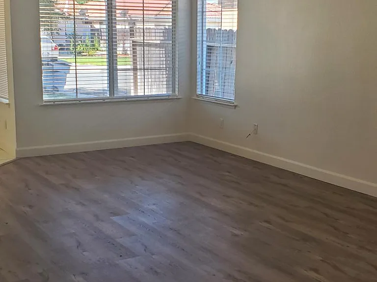 4302 W Cambridge Ave — Photo 4