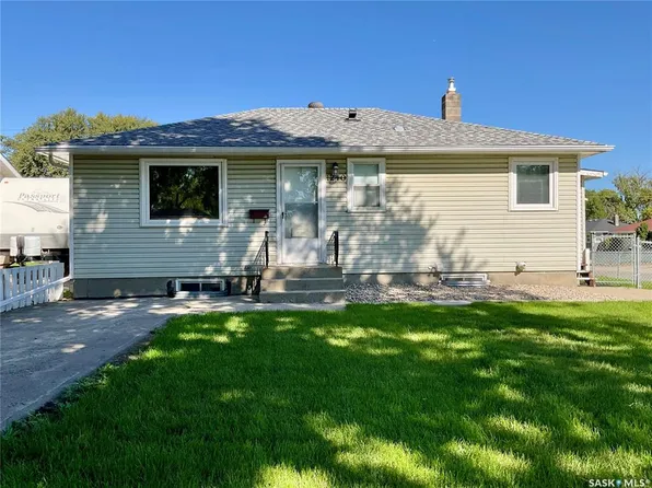 1240 10th AVENUE E, Regina, SK S4T 4P9