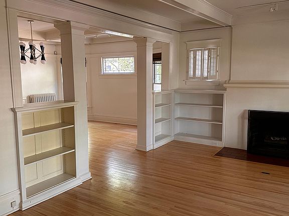3rd image of 2421 Lake Pl